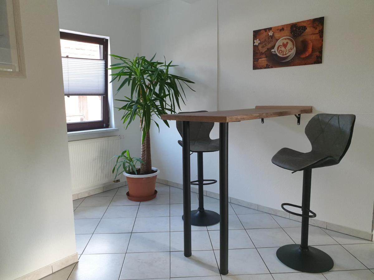 Ganze Ferienwohnung 5 Km Von Erfurt, Mit Kaffeevollautomat, Tv, Wlan, Boxspringbett, Schlafsofa Und Einkaufsmoeglichkeiten, Sehr Gute Anbindung Zur A71 Und A4, Kostenloser Oeff Parkplatz Fuer Pkw Und Transporter Elxleben Extérieur photo