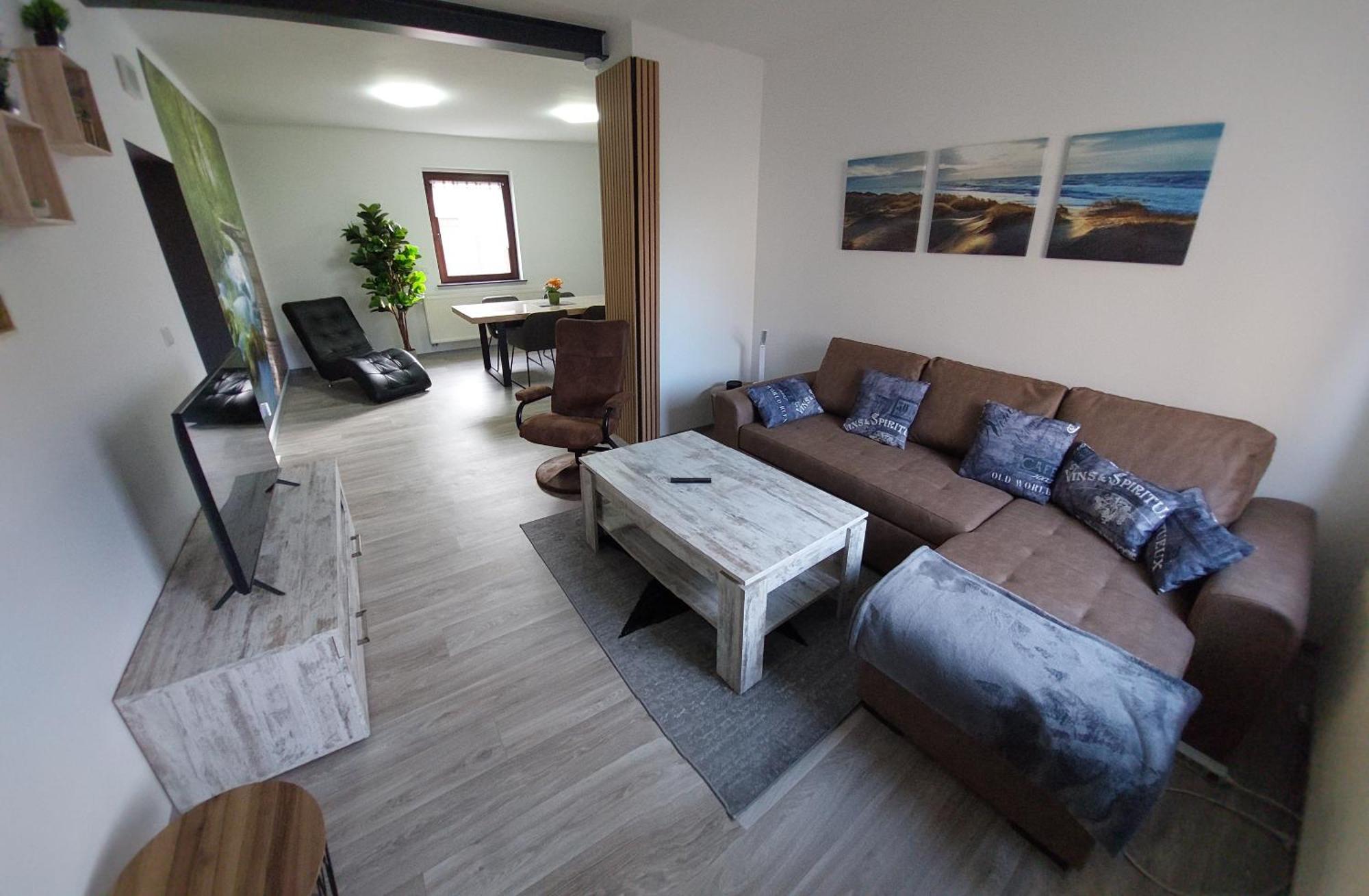 Ganze Ferienwohnung 5 Km Von Erfurt, Mit Kaffeevollautomat, Tv, Wlan, Boxspringbett, Schlafsofa Und Einkaufsmoeglichkeiten, Sehr Gute Anbindung Zur A71 Und A4, Kostenloser Oeff Parkplatz Fuer Pkw Und Transporter Elxleben Extérieur photo