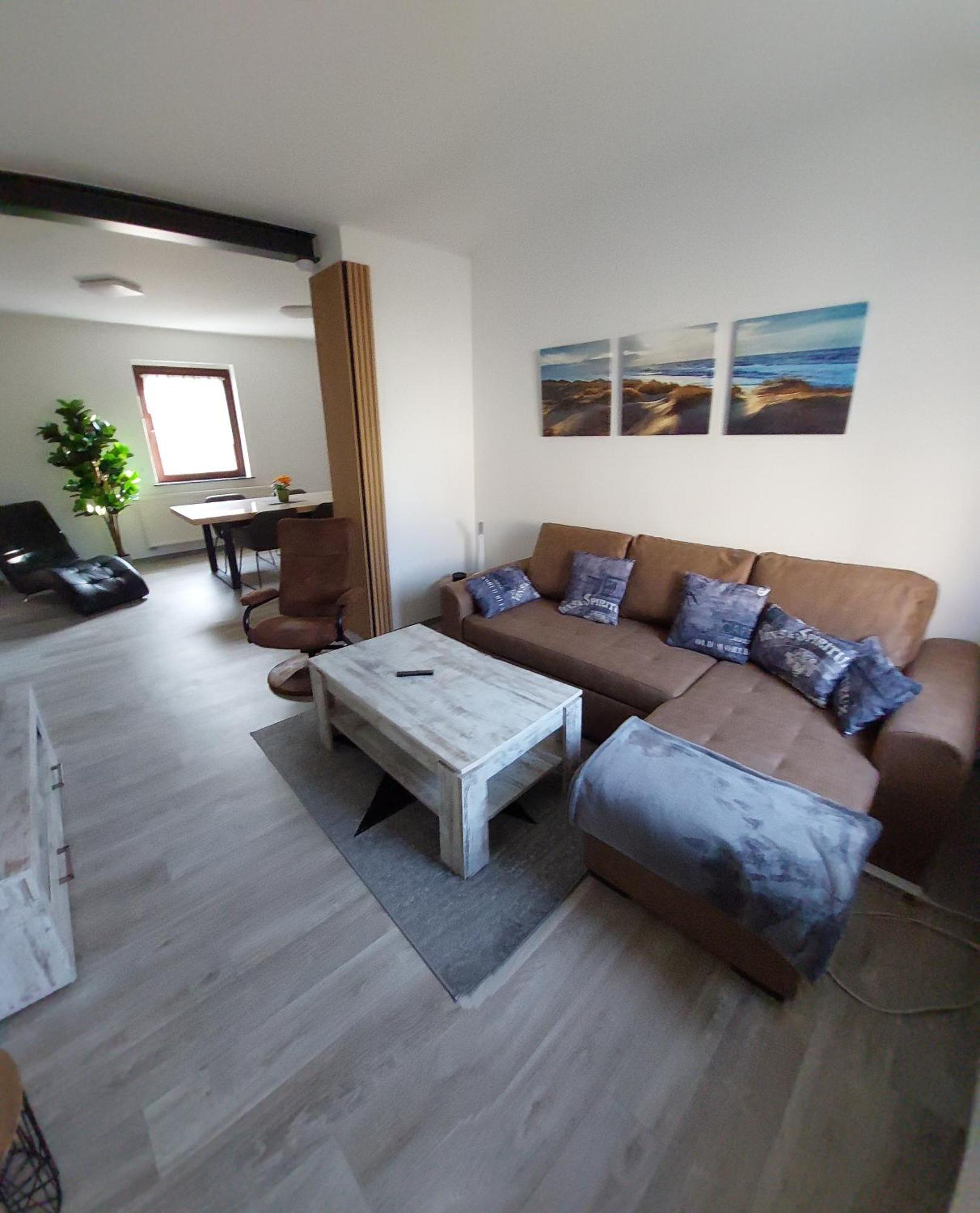 Ganze Ferienwohnung 5 Km Von Erfurt, Mit Kaffeevollautomat, Tv, Wlan, Boxspringbett, Schlafsofa Und Einkaufsmoeglichkeiten, Sehr Gute Anbindung Zur A71 Und A4, Kostenloser Oeff Parkplatz Fuer Pkw Und Transporter Elxleben Extérieur photo
