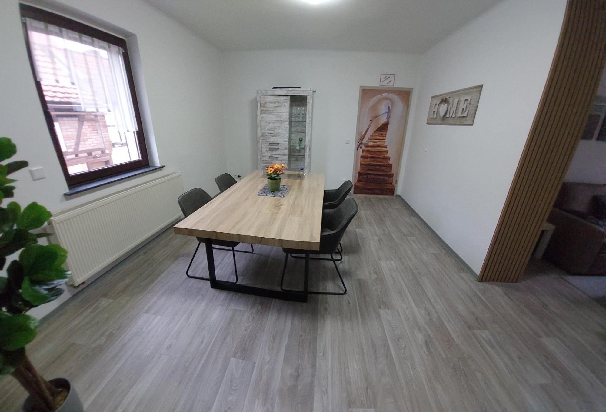 Ganze Ferienwohnung 5 Km Von Erfurt, Mit Kaffeevollautomat, Tv, Wlan, Boxspringbett, Schlafsofa Und Einkaufsmoeglichkeiten, Sehr Gute Anbindung Zur A71 Und A4, Kostenloser Oeff Parkplatz Fuer Pkw Und Transporter Elxleben Extérieur photo