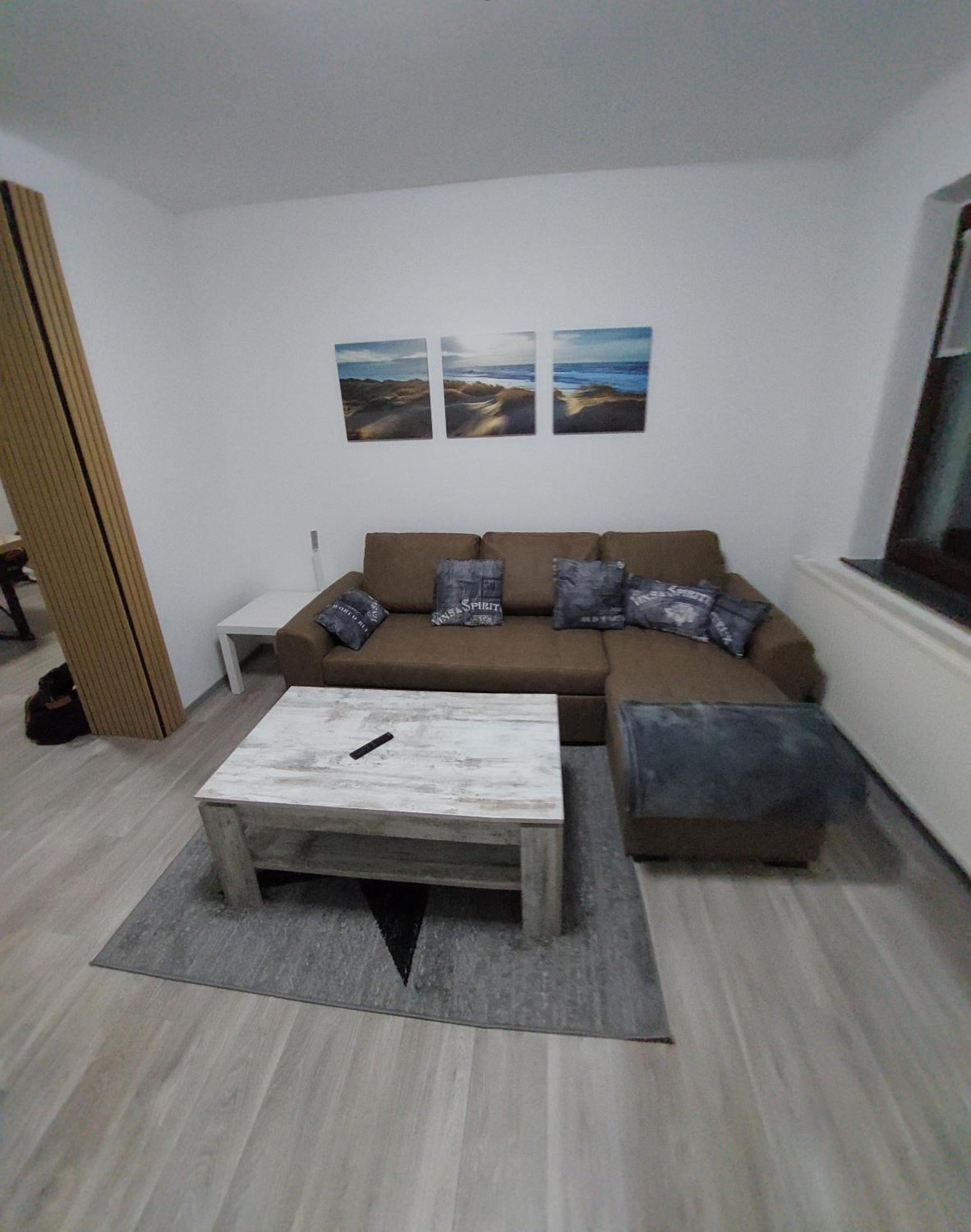Ganze Ferienwohnung 5 Km Von Erfurt, Mit Kaffeevollautomat, Tv, Wlan, Boxspringbett, Schlafsofa Und Einkaufsmoeglichkeiten, Sehr Gute Anbindung Zur A71 Und A4, Kostenloser Oeff Parkplatz Fuer Pkw Und Transporter Elxleben Extérieur photo