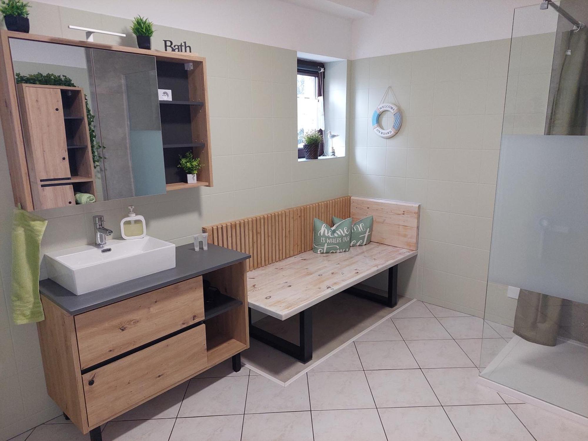 Ganze Ferienwohnung 5 Km Von Erfurt, Mit Kaffeevollautomat, Tv, Wlan, Boxspringbett, Schlafsofa Und Einkaufsmoeglichkeiten, Sehr Gute Anbindung Zur A71 Und A4, Kostenloser Oeff Parkplatz Fuer Pkw Und Transporter Elxleben Extérieur photo