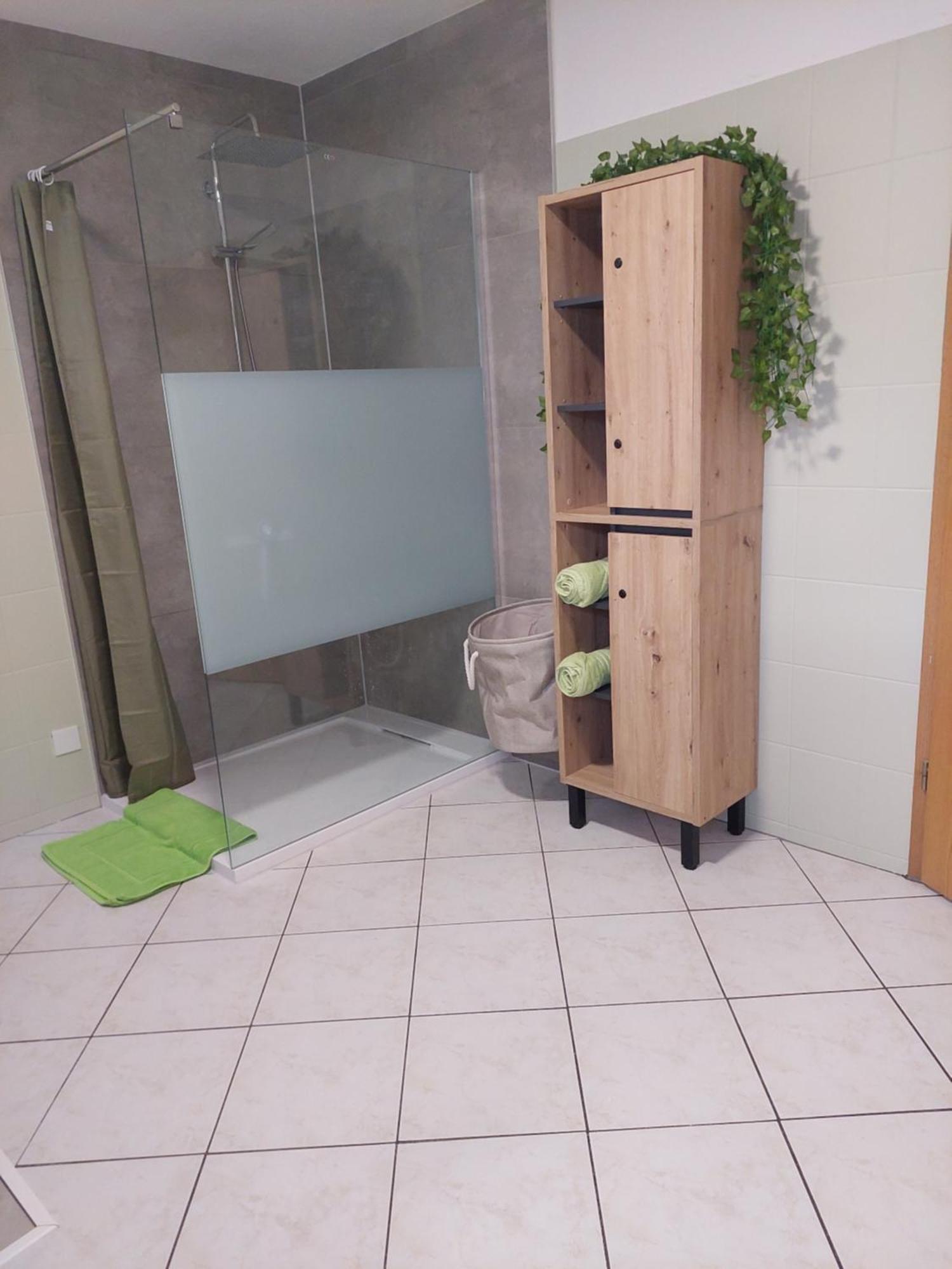 Ganze Ferienwohnung 5 Km Von Erfurt, Mit Kaffeevollautomat, Tv, Wlan, Boxspringbett, Schlafsofa Und Einkaufsmoeglichkeiten, Sehr Gute Anbindung Zur A71 Und A4, Kostenloser Oeff Parkplatz Fuer Pkw Und Transporter Elxleben Extérieur photo
